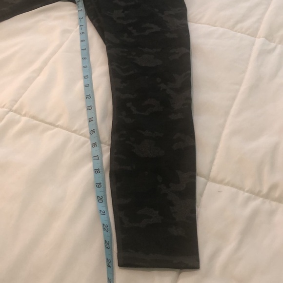 Fabletics Powerhold camo leggings black grey green - Picture 4 of 9